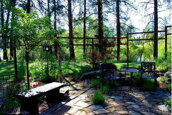 River House Bed And Breakfast Nine Mile Falls エクステリア 写真